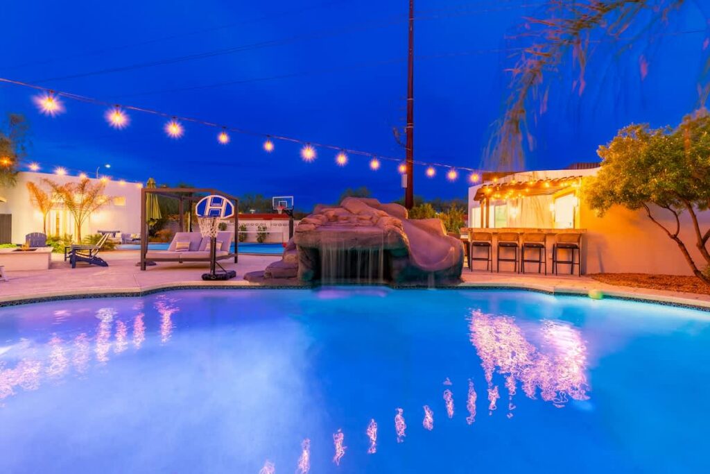 WaterslideLuxury+3 houses+SportCrt+Shuffle+GolfSpa Main Image